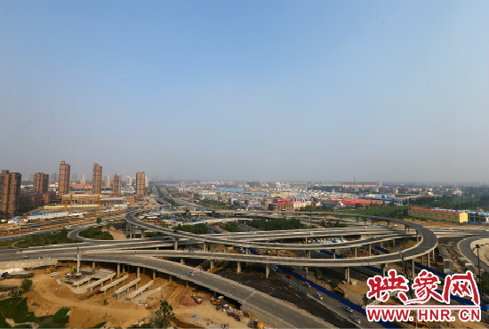 中州大道與南三環(huán)相接的立交橋，預(yù)計(jì)明年將建成通車。