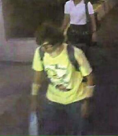 據(jù)泰國(guó)媒體報(bào)道，警方目前已鎖定曼谷17日爆炸嫌疑人。