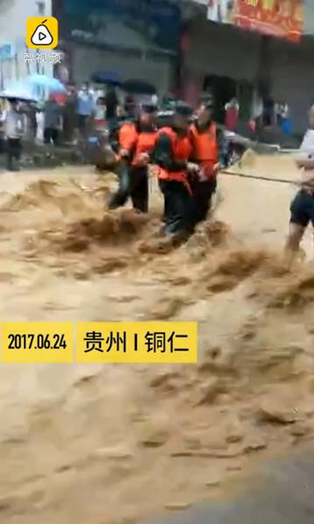 圖為6月24日，貴州銅仁多個區(qū)縣遭暴雨襲擊。