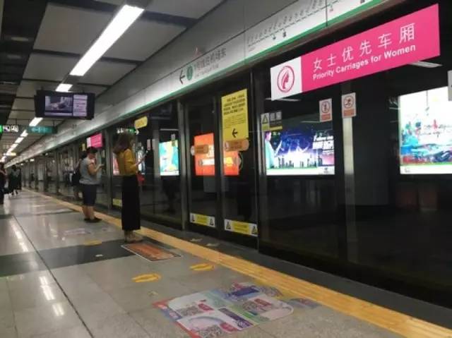 尷尬了！深圳地鐵首開(kāi)女性車(chē)廂 結(jié)果塞滿男乘客