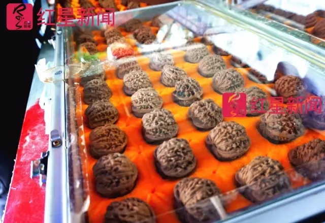 文玩核桃遇冷由幾萬一對(duì)降到5元沒人要？商戶否認(rèn)