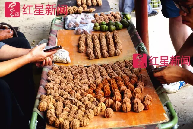 文玩核桃遇冷由幾萬一對(duì)降到5元沒人要？商戶否認(rèn)