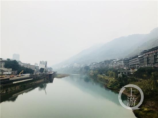 △赤水河兩岸的茅臺鎮(zhèn)有著超過2000家白酒經(jīng)營戶。