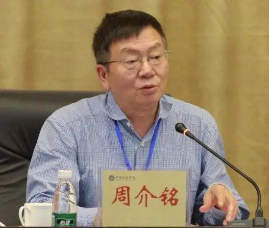 今次落馬的雷寒出生于1957年7月，其學(xué)習(xí)、工作都在重慶醫(yī)科大學(xué)。