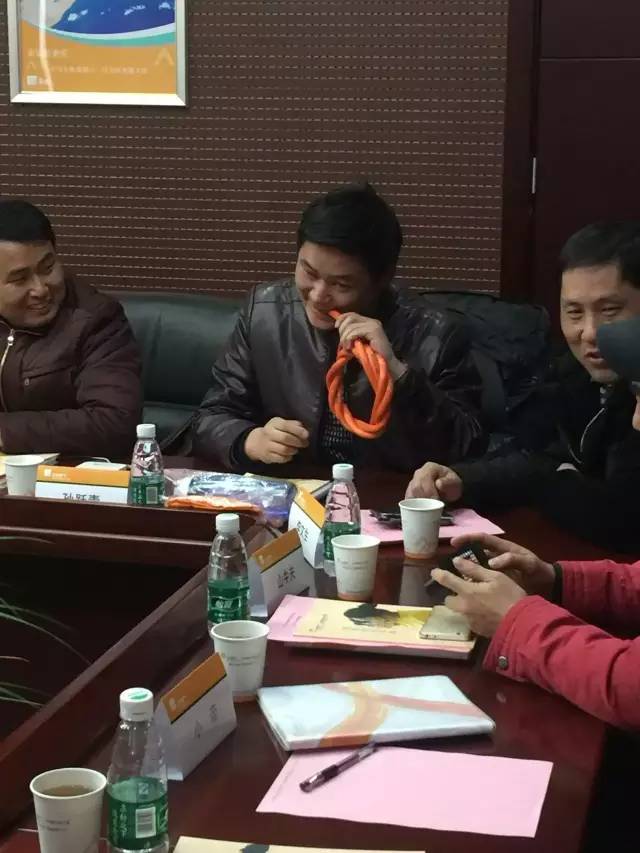 小編想問一下咬膠管的孫老師，優(yōu)質(zhì)膠管的口感如何呢？