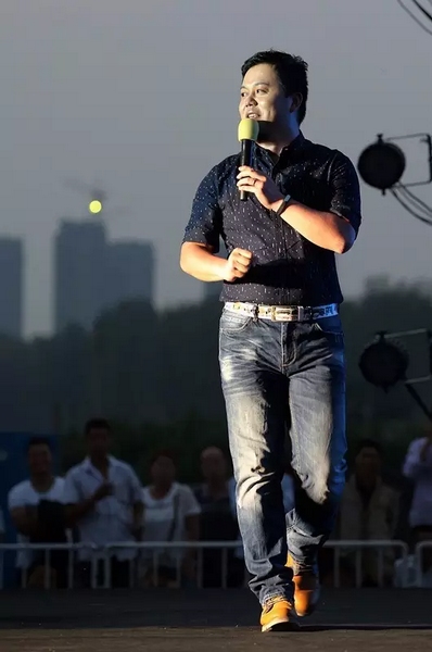 莫非此刻是在向前走還是向后移？