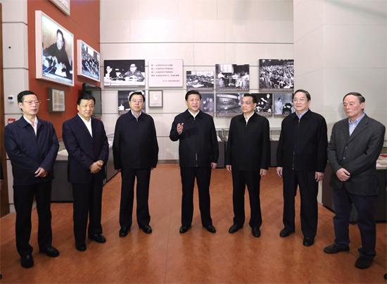 年11月29日，新一屆中共中央政治局常委到國家博物館參觀《復興之路》展覽時