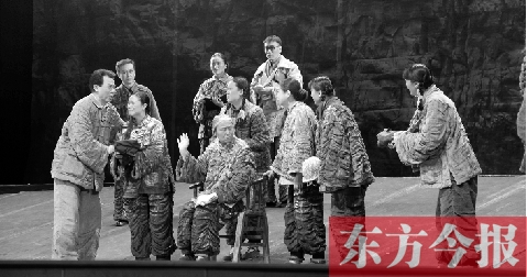 6月1日晚，話劇《紅旗渠》在重慶梁平縣會(huì)議中心隆重上演