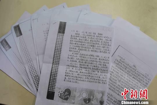 圖為當(dāng)天公布的部分?jǐn)[攤體驗日記?！埱邸z