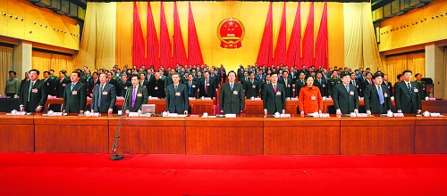 4月2日上午，河南省第十二屆人民代表大會(huì)第二次會(huì)議在莊嚴(yán)的國歌聲中閉幕。記者 郭宇 董亮 攝