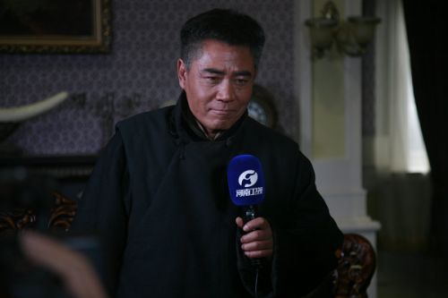 陳寶國(guó)接受河南衛(wèi)視專(zhuān)訪。
