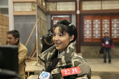 《大河兒女》演員接受媒體專(zhuān)訪。