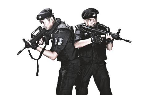 河南特警拍“拉轟大片” 河南特警拍“拉轟大片”