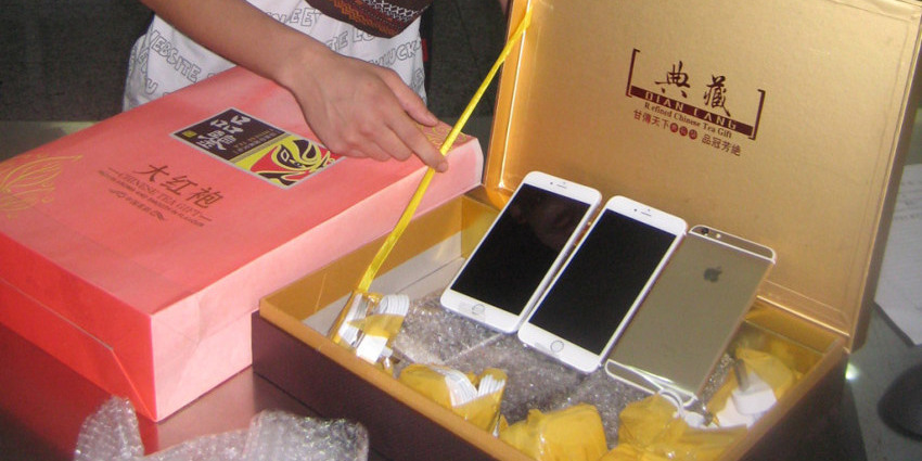 深圳皇崗海關(guān)三日查獲600余臺iPhone6 深圳皇崗海關(guān)三日查獲600余臺iPhone6