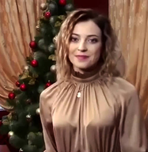 克里米亞美女檢察長(zhǎng)新造型致新年賀詞 克里米亞美女檢察長(zhǎng)新造型致新年賀詞