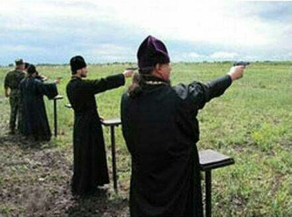 戰(zhàn)斗民族:牧師會(huì)開光能打槍懂賣萌 戰(zhàn)斗民族:牧師會(huì)開光能打槍懂賣萌