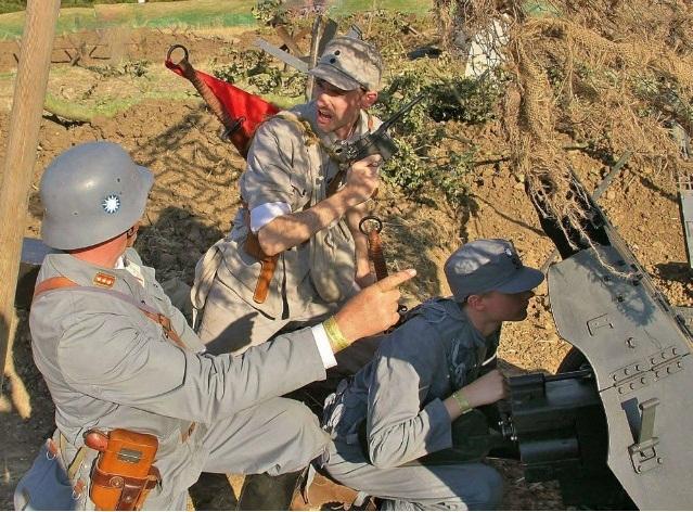 外國(guó)軍迷扮演中國(guó)抗戰(zhàn)軍人 外國(guó)軍迷扮演中國(guó)抗戰(zhàn)軍人