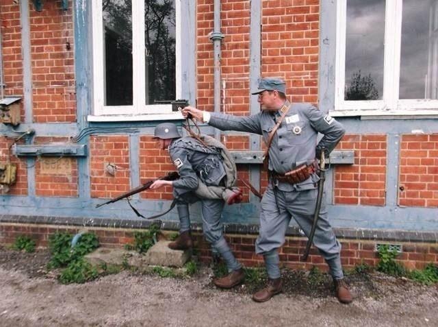 外國(guó)軍迷扮演中國(guó)抗戰(zhàn)軍人 外國(guó)軍迷扮演中國(guó)抗戰(zhàn)軍人