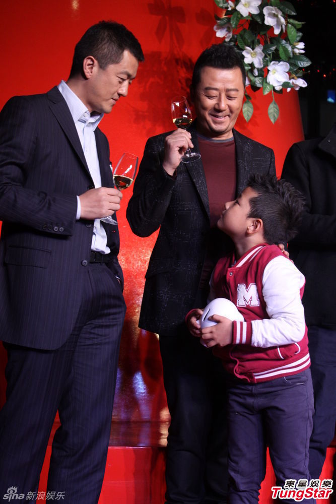 李亞鵬、郭濤父子相活動