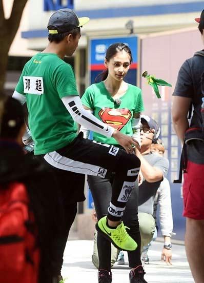 “跑男”真的很拼！baby朋友圈曬后背紅腫照