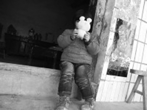 對(duì)自己的怪病，依依懵然無(wú)知。