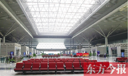 鄭州東站寬敞的候車大廳。未來,鄭州南站建成后,規(guī)模將遠高于鄭州東站