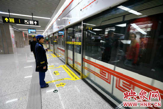 自11月29日起，鄭州地鐵將進一步縮短行車間隔。