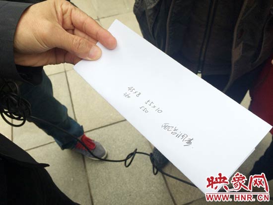 經(jīng)過初步測量，河南省人民會(huì)堂主樓的違法廣告牌面積為910平米。