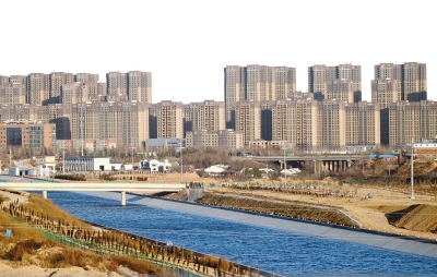 鄭州市西南角，南水北調(diào)渠旁新建的樓盤。