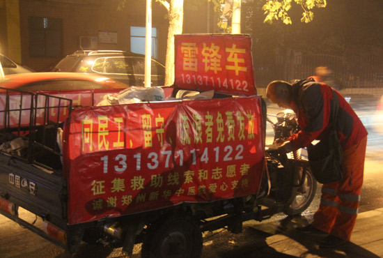鄭州繁華的夜晚很美，但孫德坤卻無暇享受