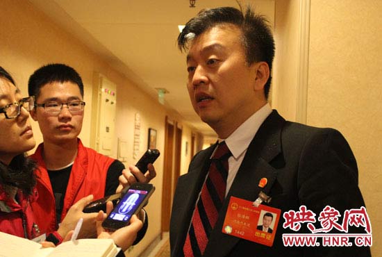 全國人大代表、中央電視臺綜藝頻道節(jié)目組主持人、河南省青聯(lián)榮譽副主席張澤群