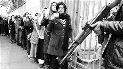 4月5日，阿富汗總統(tǒng)大選投票工作進(jìn)行