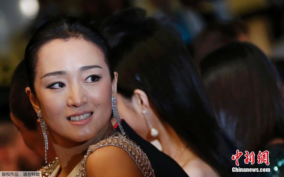 《歸來(lái)》戛納首映 兩代謀女郎紅毯PK 《歸來(lái)》戛納首映 兩代謀女郎紅毯PK