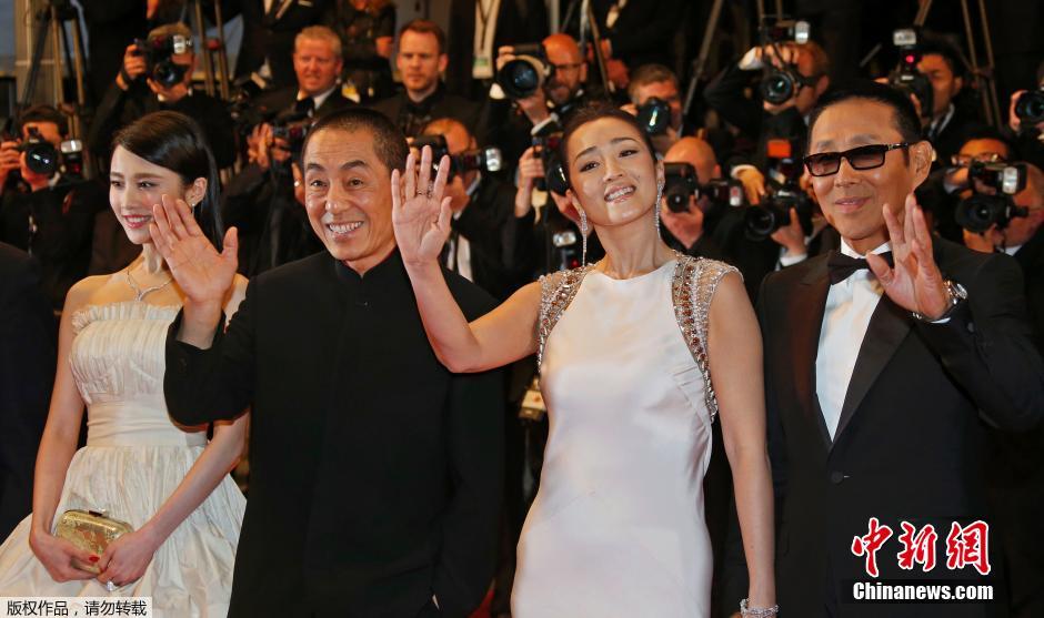 《歸來(lái)》戛納首映 兩代謀女郎紅毯PK 《歸來(lái)》戛納首映 兩代謀女郎紅毯PK