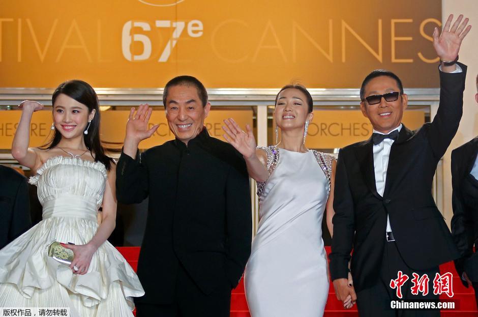 《歸來(lái)》戛納首映 兩代謀女郎紅毯PK 《歸來(lái)》戛納首映 兩代謀女郎紅毯PK