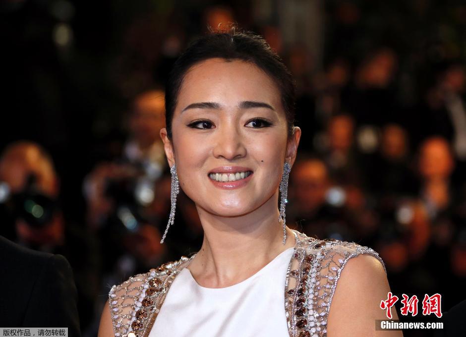 《歸來(lái)》戛納首映 兩代謀女郎紅毯PK 《歸來(lái)》戛納首映 兩代謀女郎紅毯PK