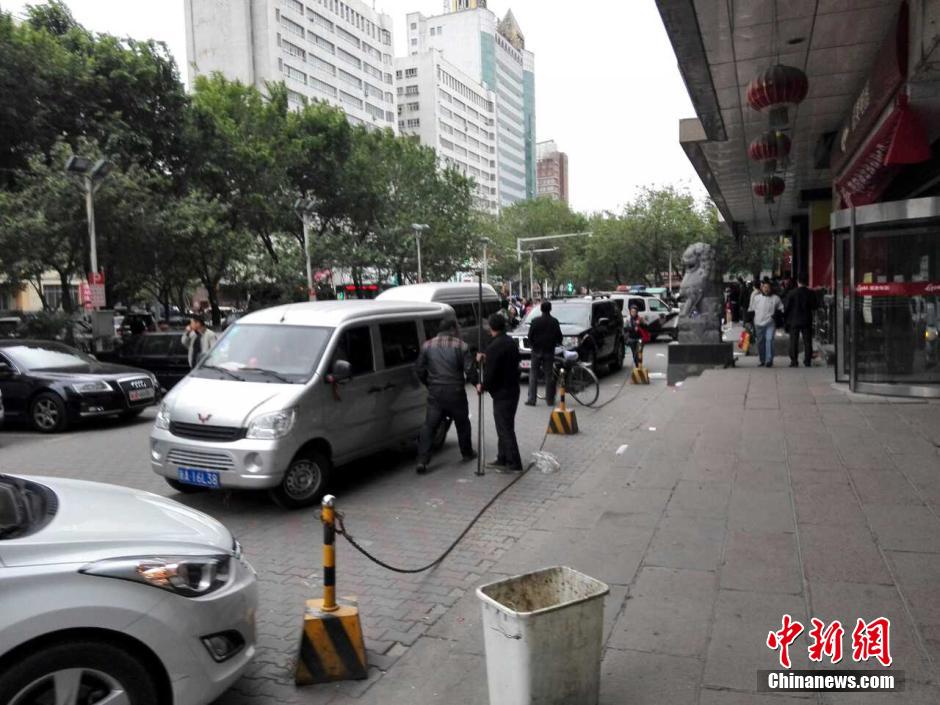 自治區(qū)和烏魯木齊市有關(guān)部門迅速處置，傷員已全部送往醫(yī)院救治。