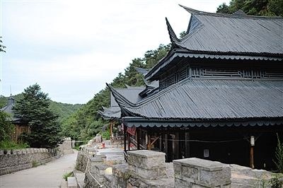　7月9日，密云水庫附近隸屬于某單位的栗林度假山莊，建筑風格古色古香