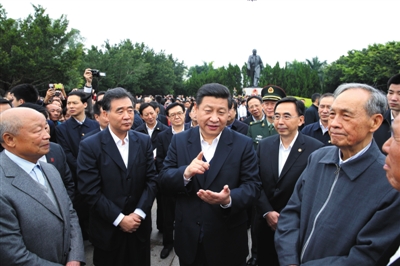 2012年12月11日，習(xí)近平任總書(shū)記后，首次出京考察選擇廣東，在深圳蓮花山向鄧小平像敬獻(xiàn)花籃，強(qiáng)調(diào)