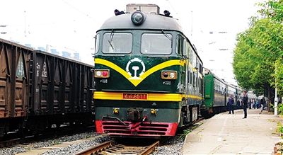綠皮車 較早的老式火車，客車車廂以綠色為主