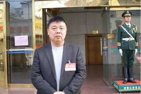 江西大富集團(tuán)董事長(zhǎng)、原萍鄉(xiāng)市人大代表何春明。