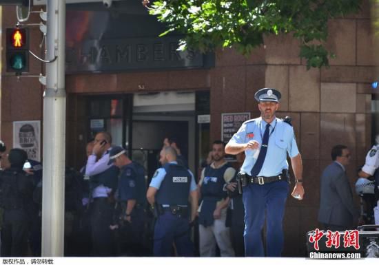 發(fā)生人質(zhì)劫持的咖啡屋位于馬丁廣場，是悉尼市最為繁忙的中央商業(yè)區(qū)。