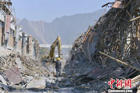 郴州一在建工地發(fā)生腳手架垮塌事故。鐘鐳　攝