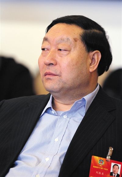 政協(xié)委員、國家電網(wǎng)公司董事長劉振亞說，原來其工資超過100萬，現(xiàn)在他是公司里降薪最多的。圖/CFP