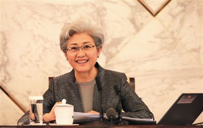 3月4日，十二屆全國(guó)人大三次會(huì)議在人民大會(huì)堂舉行新聞發(fā)布會(huì)，大會(huì)發(fā)言人傅瑩回答中外記者的提問(wèn)。