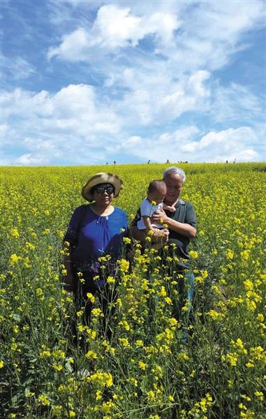 事故之前，老兩口的合影，李春同說，老兩口一輩子很少一起照相。家屬供圖