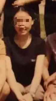 吳老師教音樂(lè)，已在該校工作十幾年。