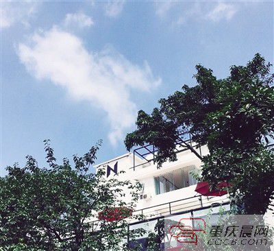 書店外觀設(shè)計感十足。