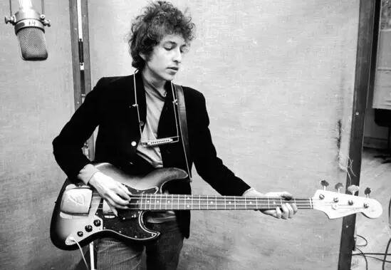 此處外事兒(微信ID：xjb-waishier)要替一個(gè)人心疼10秒鐘——自2009年以來(lái)連續(xù)八年被視為諾貝爾文學(xué)獎(jiǎng)熱門(mén)人選的日本作家村上春樹(shù)。