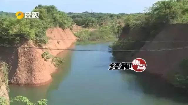 仨小伙半夜摘西瓜被發(fā)現(xiàn) 逃跑中跌入水坑兩人溺亡 仨小伙半夜摘西瓜被發(fā)現(xiàn) 逃跑中跌入水坑兩人溺亡